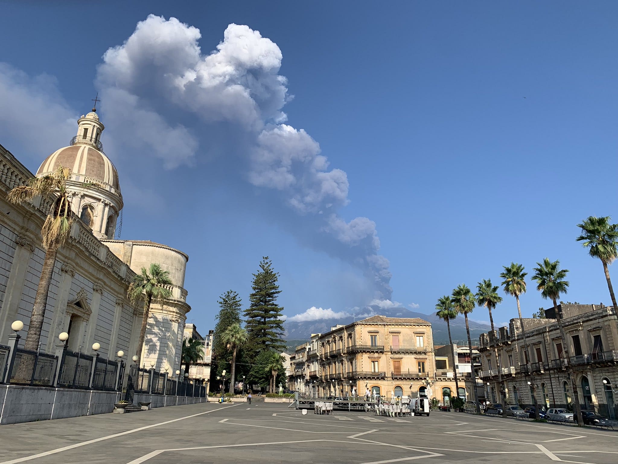 Erupção do vulcão Etna hoje na Sicília